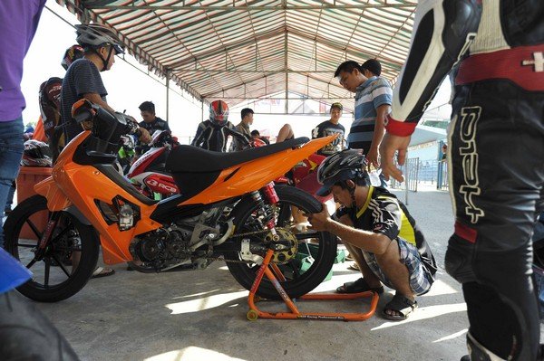 Giai-dua-xe-Honda-Binh-Duong-2016-16.jpg Giải đua xe máy đầy kịch tính đang diễn ra tại Bình Dương