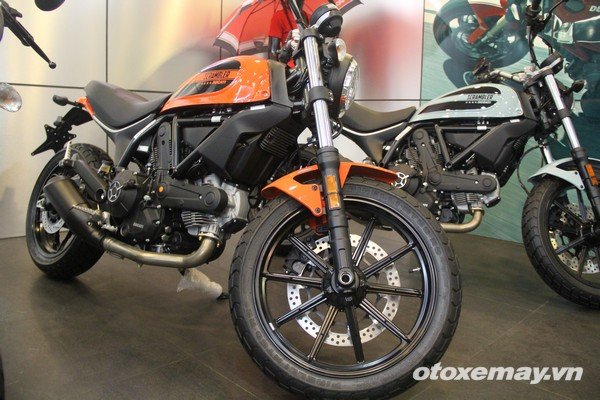 Ducati-Sixty2-tai-Ha-Noi-gia-285-trieu-02.jpg Ducati Scrambler Sixty2 xuất hiện tại Hà Nội, giá 285 triệu