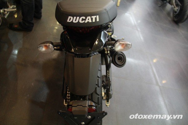 Ducati-Sixty2-tai-Ha-Noi-gia-285-trieu-09.jpg Ducati Scrambler Sixty2 xuất hiện tại Hà Nội, giá 285 triệu