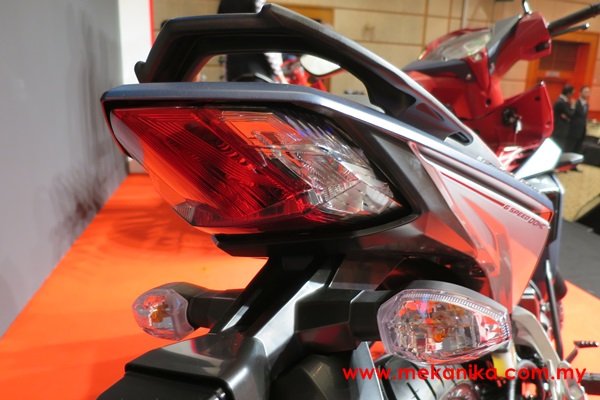 Honda-RS150R-launch-2016-mekanika-16.jpg Honda Winner 150 bổ sung thêm bản Repsol