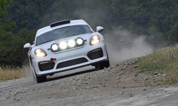 Porshce Cayman GT4 Clubsport dẫn đầu đoàn đua ADAC Rallye Deutschland Porshce Cayman GT4 Clubsport dẫn đầu đoàn đua ADAC Rallye Deutschland