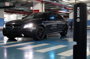 Mercedes-Benz thử nghiệm công nghệ đỗ xe thông minh phiên bản mới Mercedes-Benz thử nghiệm công nghệ đỗ xe thông minh phiên bản mới