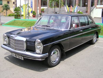 Trải nghiệm quá khứ ngọt ngào trên Mercedes-Benz Limousine 230E 1969 Trải nghiệm quá khứ ngọt ngào trên Mercedes-Benz Limousine 230E 1969