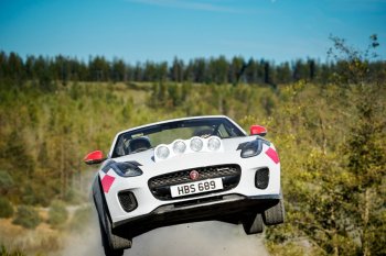 Jaguar tung ra hai mẫu xe mui trần đua việt dã F-TYPE 2018 Jaguar tung ra hai mẫu xe mui trần đua việt dã F-TYPE 2018