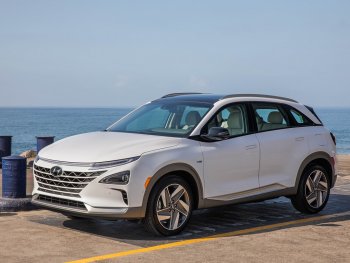 Hyundai “đặt cược” vào hydro trong khi các đối thủ tập trung cho xe điện Hyundai “đặt cược” vào hydro trong khi các đối thủ tập trung cho xe điện