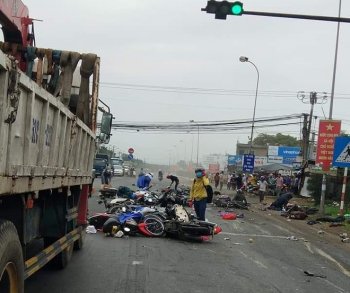 Tai nạn giao thông nghiêm trọng: Nguyên nhân do đâu? Tai nạn giao thông nghiêm trọng: Nguyên nhân do đâu?