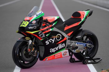MotoGP 2019: Aprilia Racing bất ngờ ra mắt Aprilia RS-GP 2019 MotoGP 2019: Aprilia Racing bất ngờ ra mắt Aprilia RS-GP 2019