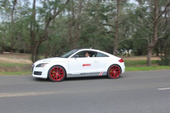 Audi TT 2010: mũi tên trắng đầy mê hoặc Audi TT 2010: mũi tên trắng đầy mê hoặc