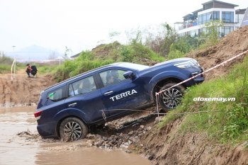 Lái Nissan Terra vượt qua 5 bài trải nghiệm địa hình Lái Nissan Terra vượt qua 5 bài trải nghiệm địa hình