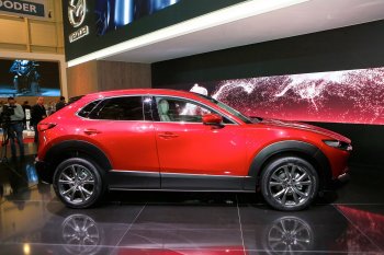 Mazda CX-30 lần đầu lộ diện, nằm giữa CX-3 và CX-5 Mazda CX-30 lần đầu lộ diện, nằm giữa CX-3 và CX-5