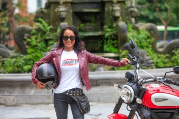 Thanh Tina – người phụ nữ "quyến rũ" trên những chiếc phân khối lớn Thanh Tina – người phụ nữ "quyến rũ" trên những chiếc phân khối lớn