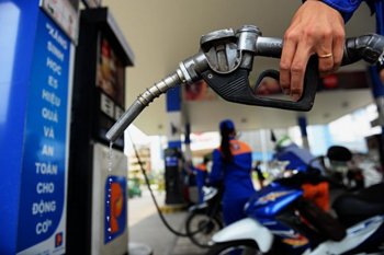 Xăng giảm không đáng kể từ 15h ngày 17/5 Xăng giảm không đáng kể từ 15h ngày 17/5