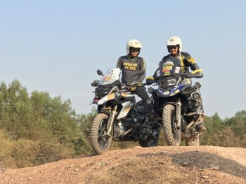 Biker Việt hào hứng vượt thử thách lái xe Sand Riding Biker Việt hào hứng vượt thử thách lái xe Sand Riding