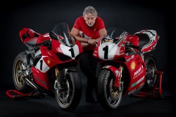 Ducati trở lại thập niên 90 với phiên bản V4 đặc biệt Ducati trở lại thập niên 90 với phiên bản V4 đặc biệt