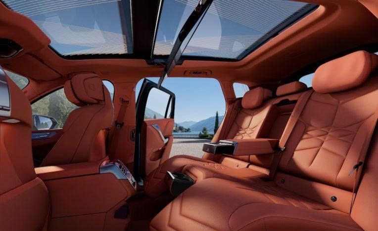 BMW%20X5%20L%20ra%20m%E1%BA%AFt Anh5