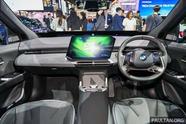 BMW%20iX3%20th%E1%BA%BF%20h%E1%BB%87%20m%E1%BB%9Bi%20ra%20m%E1%BA%AFt%20%C4%90%C3%B4ng%20Nam%20%C3%81 Anh3