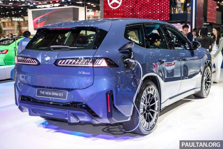 BMW%20iX3%20th%E1%BA%BF%20h%E1%BB%87%20m%E1%BB%9Bi%20ra%20m%E1%BA%AFt%20%C4%90%C3%B4ng%20Nam%20%C3%81 Anh6