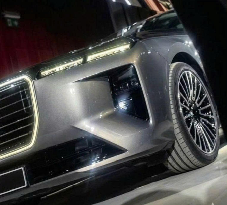 BMW rò rỉ hình ảnh X5 và 7-Series mới: Bước chuyển mình táo bạo đối lập phong cách bảo thủ truyền thống BMW%20r%C3%B2%20r%E1%BB%89%20h%C3%ACnh%20%E1%BA%A3nh%20X5%20v%C3%A0%207 Series%20m%E1%BB%9Bi Anh2