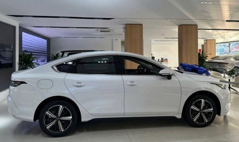 BYD Seal 5 được mạnh tay ưu đãi 70 triệu đồng tạo áp lực lớn lên Mazda3 BYD%20Seal%205%20%C4%91%C6%B0%E1%BB%A3c%20m%E1%BA%A1nh%20tay%20%C6%B0u%20%C4%91%C3%A3i%2070%20tri%E1%BB%87u%20%C4%91%E1%BB%93ng Anh3