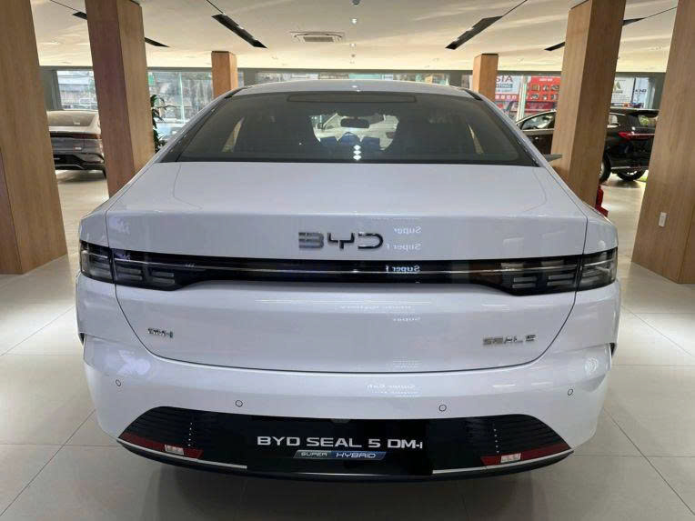 BYD Seal 5 được mạnh tay ưu đãi 70 triệu đồng tạo áp lực lớn lên Mazda3 BYD%20Seal%205%20%C4%91%C6%B0%E1%BB%A3c%20m%E1%BA%A1nh%20tay%20%C6%B0u%20%C4%91%C3%A3i%2070%20tri%E1%BB%87u%20%C4%91%E1%BB%93ng Anh4