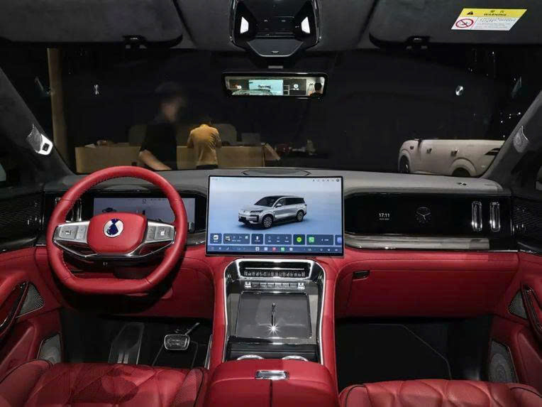 BYD%20ch%E1%BB%91t%20l%E1%BB%8Bch%20ra%20m%E1%BA%AFt%20Denza%20N9 Anh3
