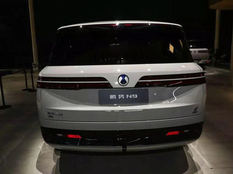 BYD%20ch%E1%BB%91t%20l%E1%BB%8Bch%20ra%20m%E1%BA%AFt%20Denza%20N9 Anh6