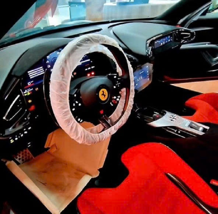 Chi%20ti%E1%BA%BFt%20Ferrari%2012Cilindri%20%C4%91%E1%BA%A7u%20ti%C3%AAn%20Vi%E1%BB%87t%20Nam Anh2