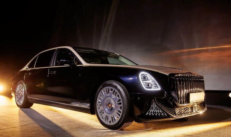 Hongqi%20Guoya%20c%C3%B3%20gi%C3%A1%20h%C6%A1n%2010%20t%E1%BB%B7%20%C4%91%E1%BB%93ng Anh2