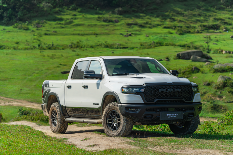 Jeep Ram Ra Mat Tai VN Anh4.jpg