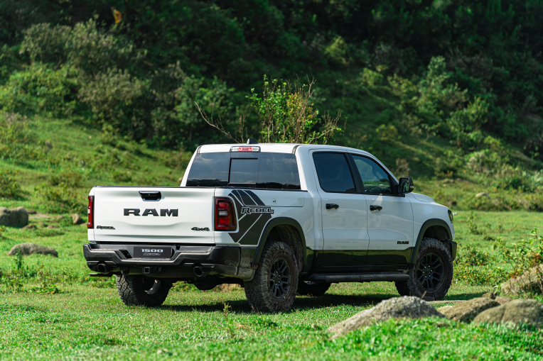 Jeep Ram Ra Mat Tai VN Anh6.jpg