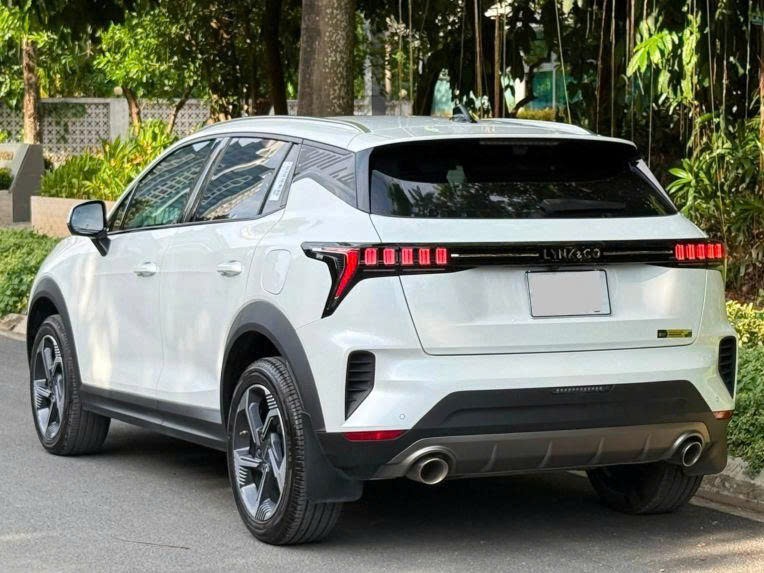 Lynk%20%26%20Co%2006%20b%E1%BA%A5t%20ng%E1%BB%9D%20%C4%91%C6%B0%E1%BB%A3c%20gi%E1%BA%A3m%2050%20tri%E1%BB%87u%20%C4%91%E1%BB%93ng Anh3