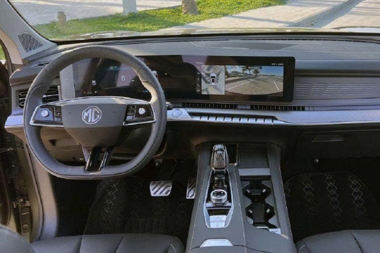 MG RX9 sắp về Việt Nam: SUV 7 chỗ ngang cỡ Hyundai Palisade có cả bản PHEV MG%20RX9%20s%E1%BA%AFp%20v%E1%BB%81%20Vi%E1%BB%87t%20Nam Anh3