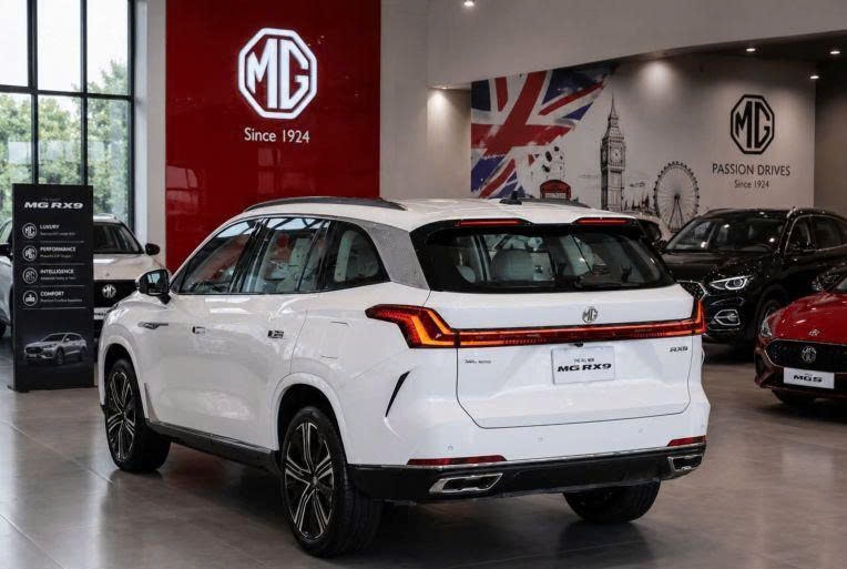 MG RX9 sắp về Việt Nam: SUV 7 chỗ ngang cỡ Hyundai Palisade có cả bản PHEV MG%20RX9%20s%E1%BA%AFp%20v%E1%BB%81%20Vi%E1%BB%87t%20Nam Anh5