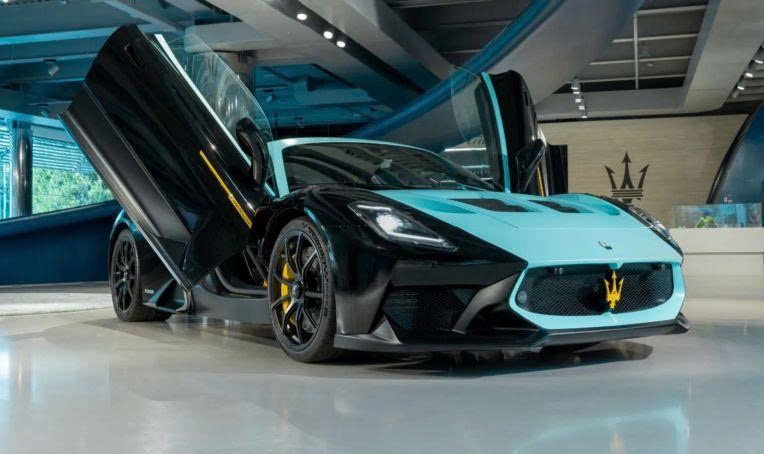 Maserati%20MC20%20GT2%20Stradale%20%C4%91%E1%BB%99c%20nh%E1%BA%A5t%20th%E1%BA%BF%20gi%E1%BB%9Bi Anh2