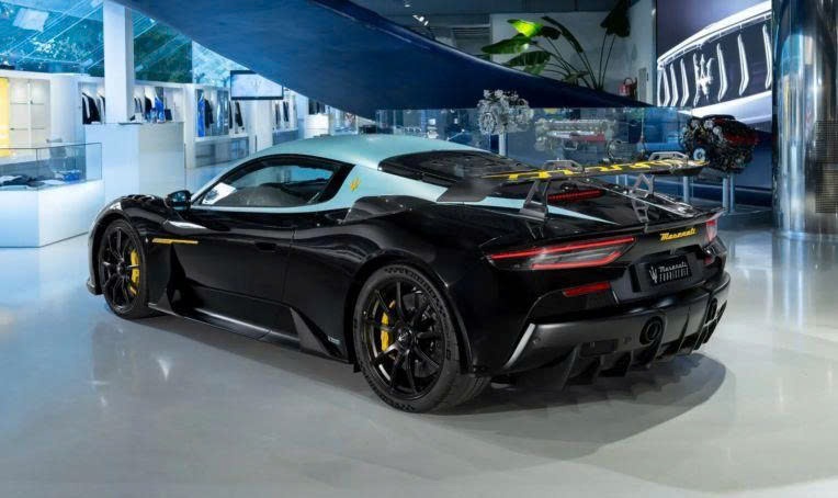 Maserati%20MC20%20GT2%20Stradale%20%C4%91%E1%BB%99c%20nh%E1%BA%A5t%20th%E1%BA%BF%20gi%E1%BB%9Bi Anh4