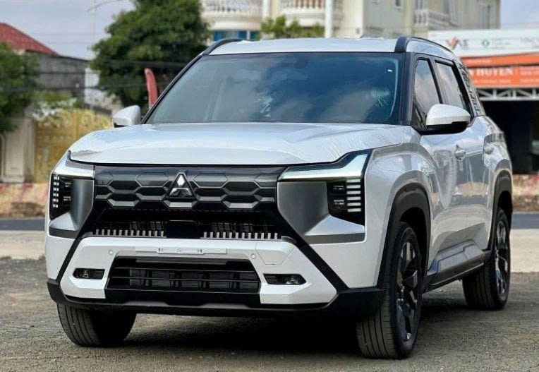 Mitsubishi%20tung%20%C6%B0u%20%C4%91%C3%A3i%20l%E1%BB%9Bn%20th%C3%A1ng%208 Anh2