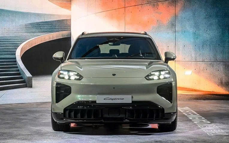 Porsche Cayenne Electric 2026 "cập bến" Đông Nam Á: SUV điện thể thao mạnh 1.156 mã lực, sạc 10 phút đi được 325 km Porsche%20Cayenne%20Electric%202026%20c%E1%BA%ADp%20b%E1%BA%BFn%20%C4%90%C3%B4ng%20Nam%20%C3%81 Anh2