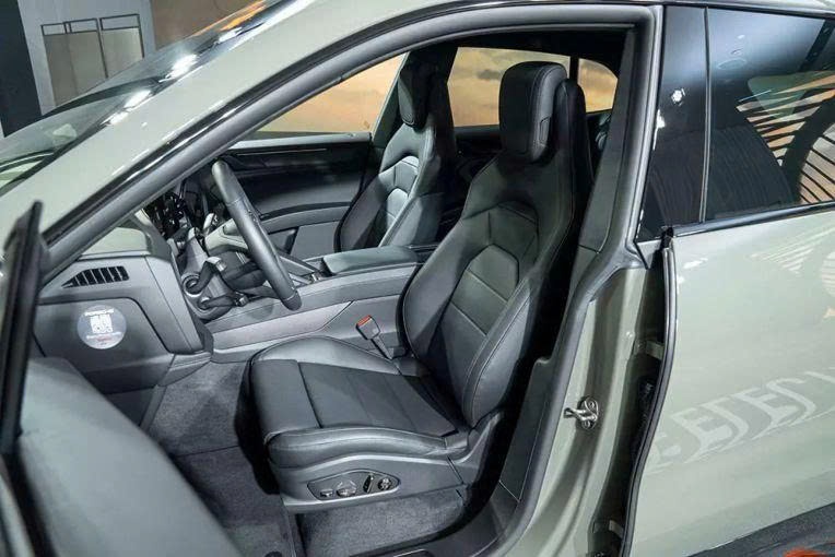 Porsche Cayenne Electric 2026 "cập bến" Đông Nam Á: SUV điện thể thao mạnh 1.156 mã lực, sạc 10 phút đi được 325 km Porsche%20Cayenne%20Electric%202026%20c%E1%BA%ADp%20b%E1%BA%BFn%20%C4%90%C3%B4ng%20Nam%20%C3%81 Anh4