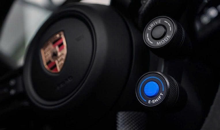 Porsche Taycan 2027 ra mắt với giả lập 8 cấp số, nâng cấp công nghệ sau đợt sụt giảm doanh số Porsche%20Taycan%202027%20ra%20m%E1%BA%AFt%20v%E1%BB%9Bi%20gi%E1%BA%A3%20l%E1%BA%ADp%208%20c%E1%BA%A5p%20s%E1%BB%91 Anh2