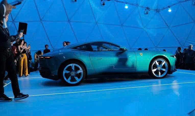 Si%C3%AAu%20xe%20Ferrari%20Amalfi%20ra%20m%E1%BA%AFt Anh2