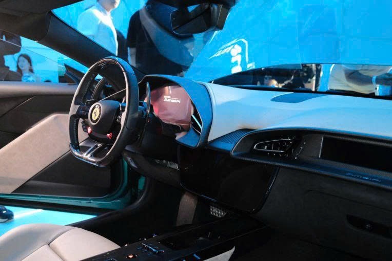 Si%C3%AAu%20xe%20Ferrari%20Amalfi%20ra%20m%E1%BA%AFt Anh3