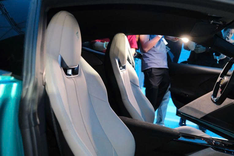 Si%C3%AAu%20xe%20Ferrari%20Amalfi%20ra%20m%E1%BA%AFt Anh6