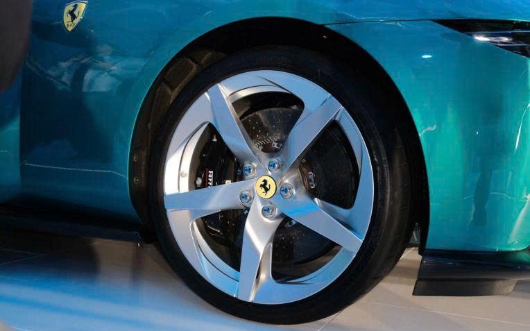 Si%C3%AAu%20xe%20Ferrari%20Amalfi%20ra%20m%E1%BA%AFt Anh7