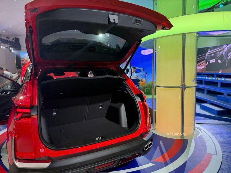 Th%E1%BB%B1c%20t%E1%BA%BF%20Geely%20Coolray%202026%20ra%20m%E1%BA%AFt%20Vi%E1%BB%87t%20Nam Anh5