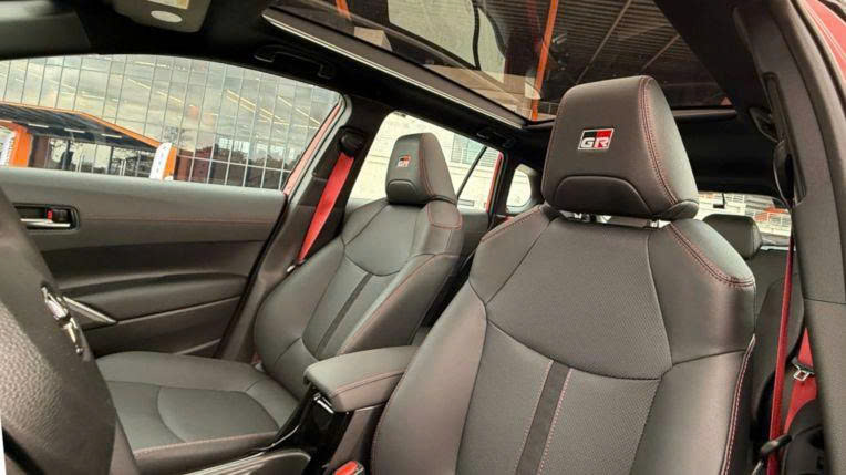 Toyota%20Corolla%20Cross%20GR S%202026%20tr%C3%ACnh%20l%C3%A0ng Anh5