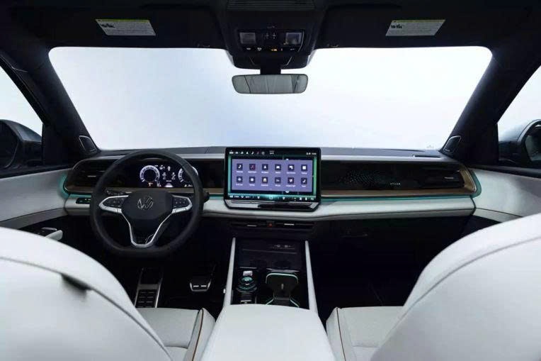 Volkswagen Teramont 2027 lột xác với ngoại hình cơ bắp, nội thất ốp gỗ và khả năng tự tấp vào lề cực thông minh Volkswagen%20Teramont%202027%20l%E1%BB%99t%20x%C3%A1c Anh4