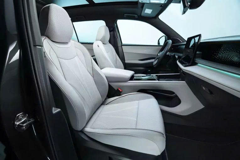 Volkswagen Teramont 2027 lột xác với ngoại hình cơ bắp, nội thất ốp gỗ và khả năng tự tấp vào lề cực thông minh Volkswagen%20Teramont%202027%20l%E1%BB%99t%20x%C3%A1c Anh5