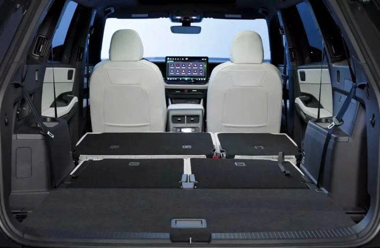 Volkswagen Teramont 2027 lột xác với ngoại hình cơ bắp, nội thất ốp gỗ và khả năng tự tấp vào lề cực thông minh Volkswagen%20Teramont%202027%20l%E1%BB%99t%20x%C3%A1c Anh7