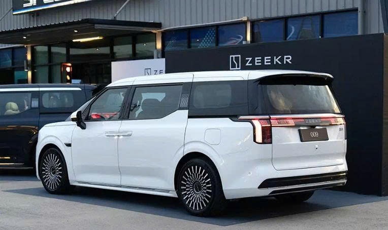 Zeekr%20009%20ra%20m%E1%BA%AFt%20Vi%E1%BB%87t%20Nam%20v%C3%A0o%20th%C3%A1ng%206 Anh6