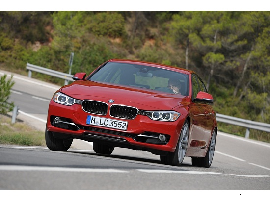 BMW 3-Series 2012 bị thu hồi vì lỗi tựa đầu ghế trước